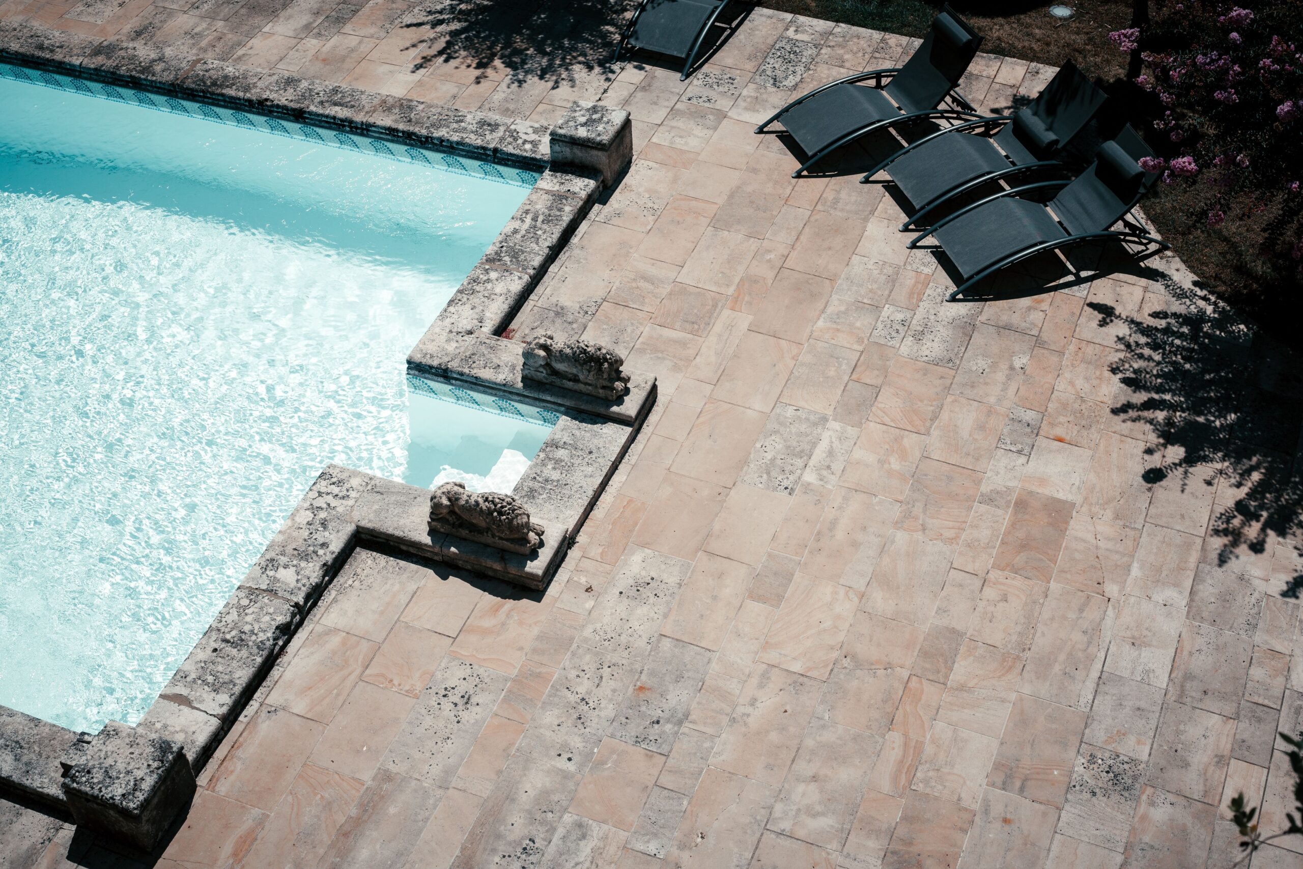 Terrasse extérieure carrelée à Mougins